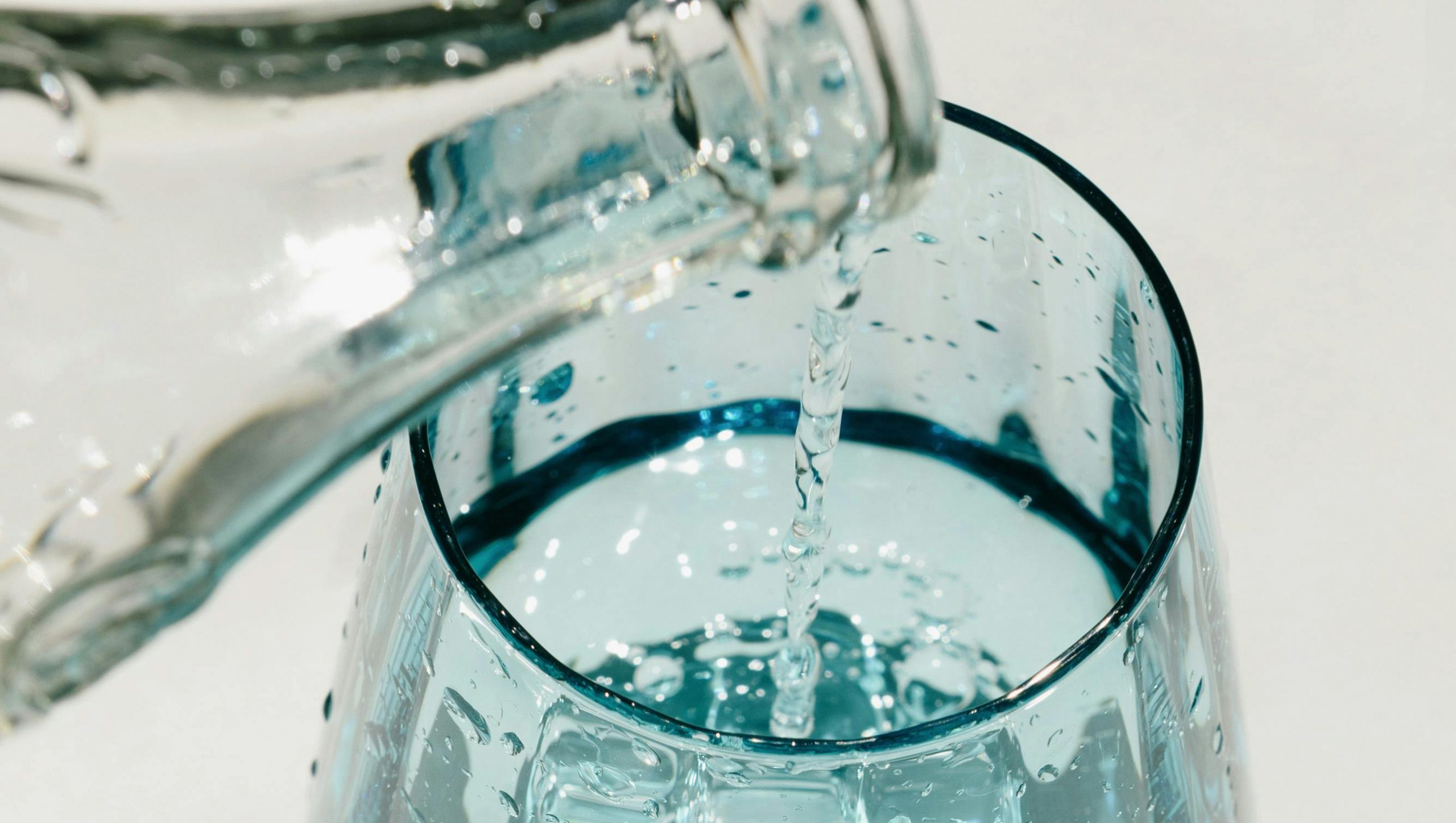 Hydration First: Warum Wasser die Basis deiner Energie und Gesundheit bildet