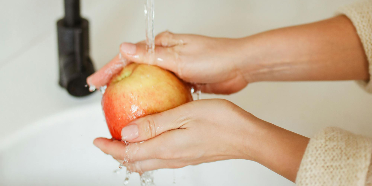 Richtiges Waschen von Obst und Gemüse: Was wirklich hilft und was nicht